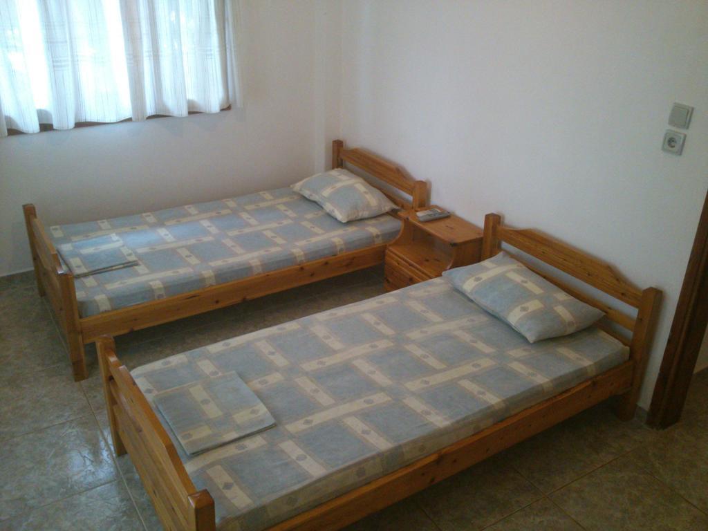 Kalaitzis Apartments Kalyves Polygyrou الغرفة الصورة